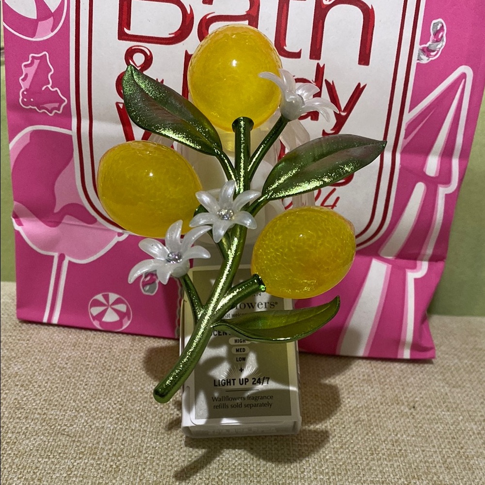 Bath & Body Works Lemon Wallflowers Fragrance Plug